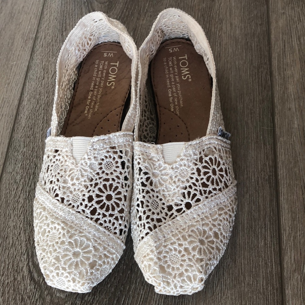 White lace flats. Size 5.
